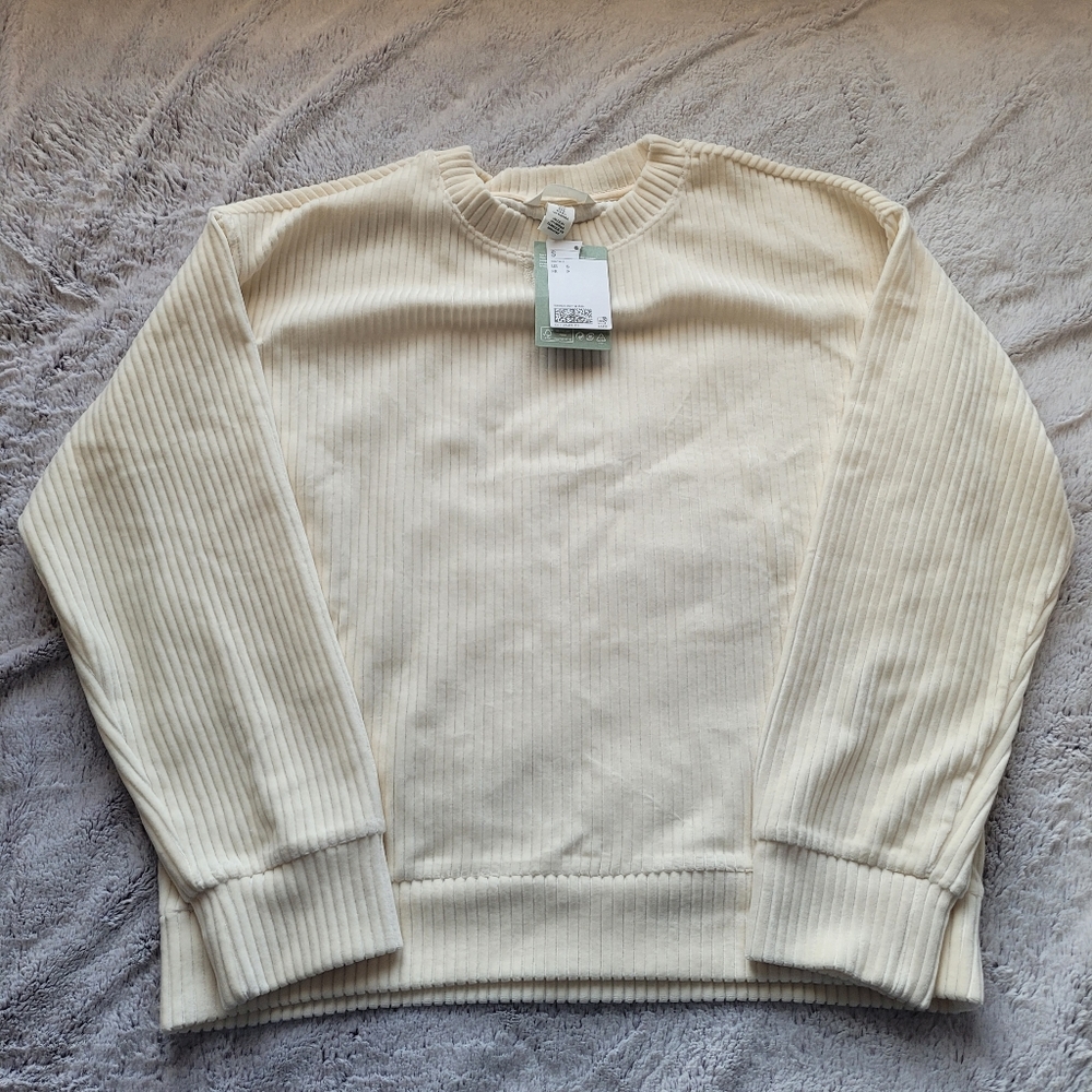 BNWT H&M Soft Women's Sweater - Size Small